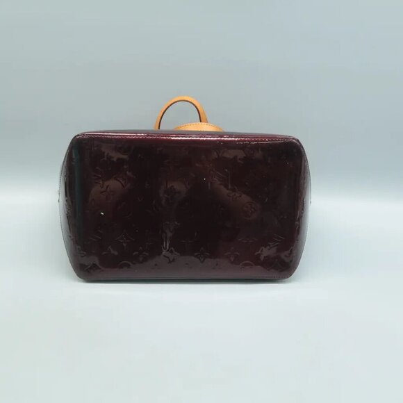 100% Authentic LOUIS VUITTON Bellevue Burgundy Patent Leather Tote - Picture 5 of 12